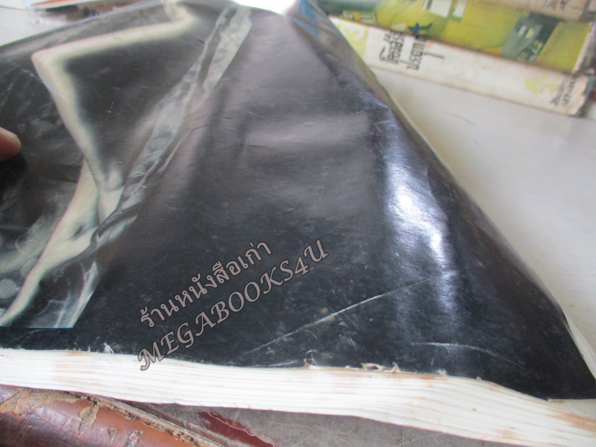 ปฏิทินแขวน ทีมนักฟุตบอลหญิงทีมออส.. ปี2000 ไม่ผ่านการใช้งาน ไม่มีหน้าปก มียับและขาดริมๆ เล็กๆ