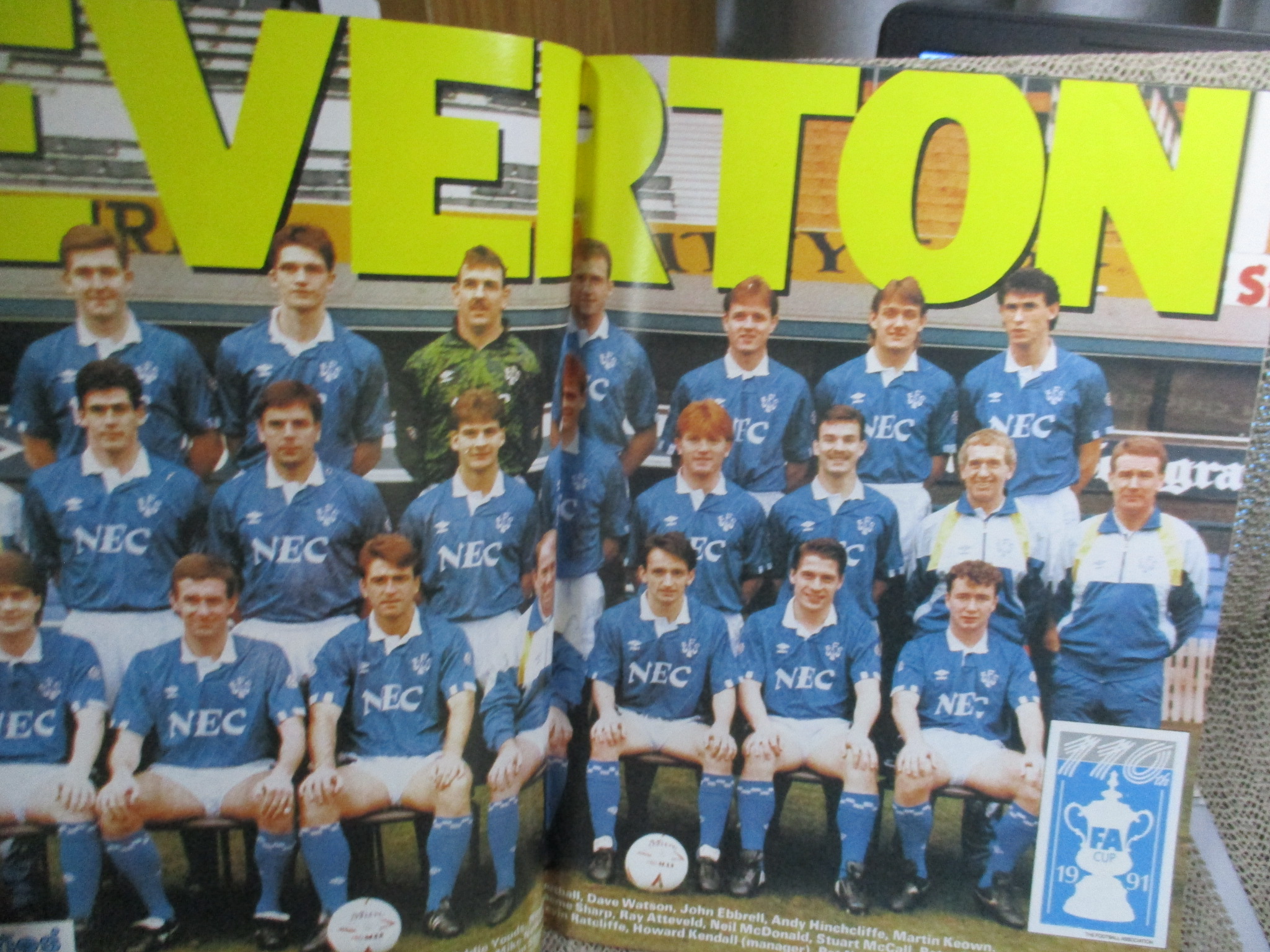 สตาร์ซอคเกอร์ ฉบับที่0693 ปี2534 ปก เดวิด ไวท์ หน้ากลาง เอฟเวอร์ตัน / เคอร์รี ดิกสัน ภาพสี จิมมี่ คาร์เธอร์