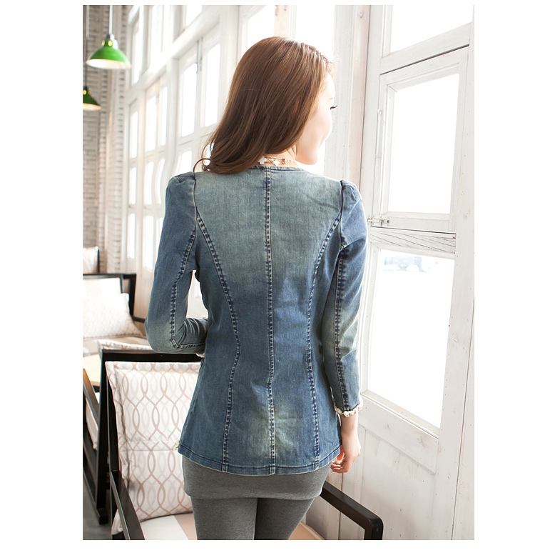 **หมดค่ะ**เสื้อคลุมใส่ทำงานผ้าสียีนส์แขนยาว ผ่าหน้า ดีเทลตกแต่งช่วงคอ เสื้อและปลายแขนด้วยโซ่ทองร้อยริบบิ้นกำมะหยี่สีขาว คอดช่วงเอว บานออกนิดๆ สวยคุณภาพดีเหมือนแบบค่ะ