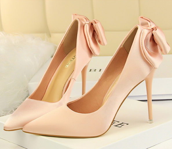 รองเท้าคัทชูส้นสูงผ้าซาตินติดโบว์หลัง ไซต์ 34-40 สีแดง/ดำ/กรม/เทา/ชมพู/เขียว/แดงเลือดหมู