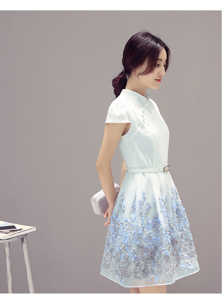 **หมดค่ะ**เดรสผ้าชีฟองเนื้อดีสีขาว คอจีน กระโปรงผ้าไหมแก้ว organza สีขาว แต่งด้วยผ้าให้เป็นรูปดอกไม้ โทนสีฟ้า สวยสุดๆๆ ค่ะ