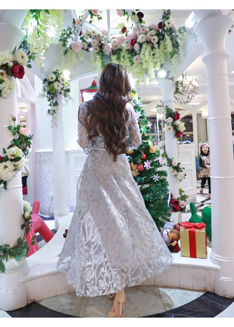 **หมดค่ะ** เดรสราตรียาวออกงานสุดหรู สีเทา แขนยาวสีส่วน ตัวชุดเป็นโปร่งแต่งด้วยดิ้นเล็กๆๆสีเงิน เป็นลวดลายดอกไม้ งานพรีเมียม สวยมากๆค่ะ