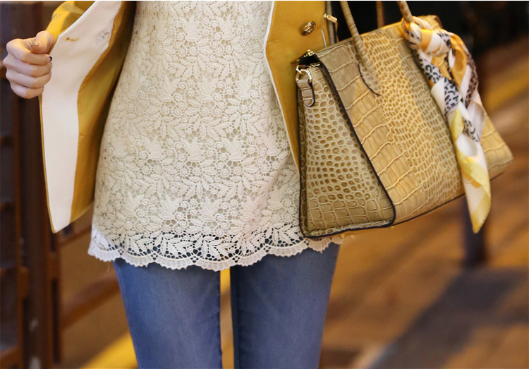 ***หมดค่ะ***เสื้อผ้าลูกไม้สีครีม คอกลมแขนสั้นมีซับในสวยเหมือนแบบ100%ค่ะ