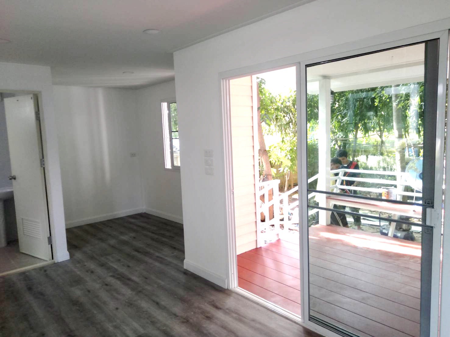 บ้านน็อคดาวน์ สไตล์โมเดิร์น ขนาดบ้าน 4*8 เมตร พร้อมระเบียง 2*3 เมตร ราคา 360,000 บาท