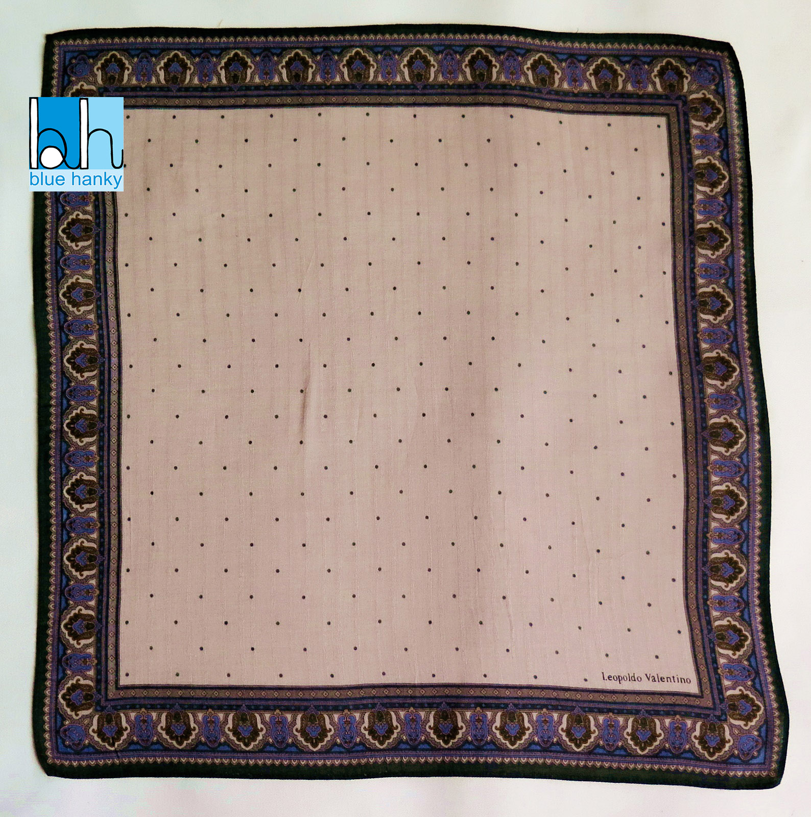 #230 19" Leopoldo Valentino ผ้าเช็ดหน้ามือ2 สภาพดี ผ้าเช็ดหน้าผืนใหญ่