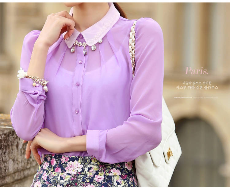 **หมดค่ะ**เสื้อทำงานผ้าลูกไม้สีขาวแขนยาวทอลายดอกกุหลาบ ดีเทลตกแต่งคอด้วยเพชรผสมมุกรูปดอกไม้ สวยเหมือนแบบค่ะ