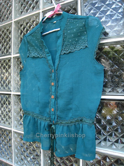 เสื้อแฟชั่น ชีฟอง สีเขียว มีลูกไม้ที่บ่า ผูกโบว์ที่เอว