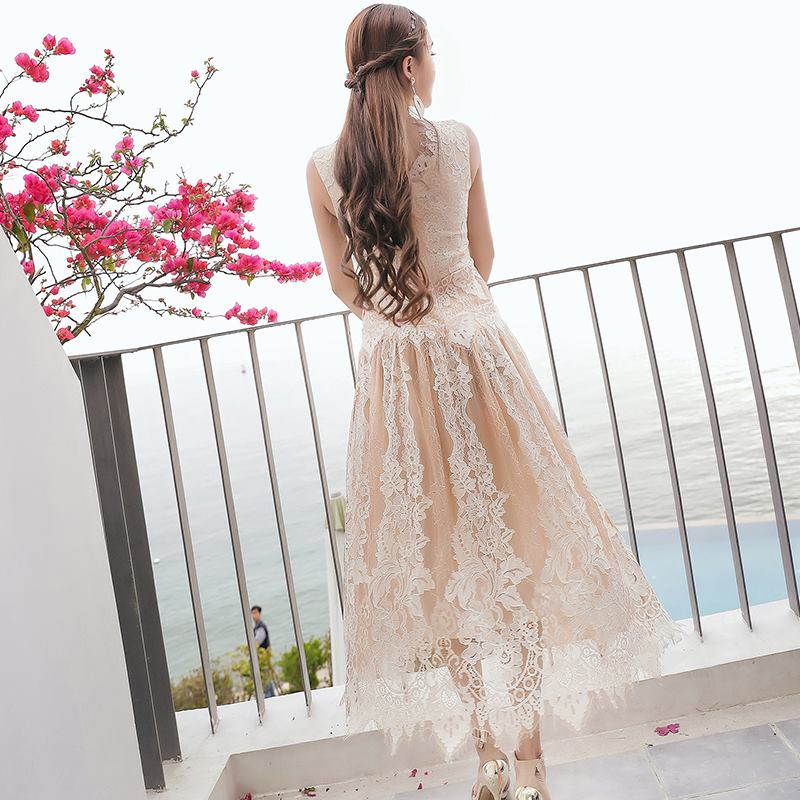 **หมดค่ะ**เดรสยาวผ้าลูกไม้สุดหรูสีครีมเข้ม แขนกุด ลายของผ้าลูกไม้งดงามตามแบบ มีซับใน ซิบด้านหลังลำตัว สวยมากๆๆค่ะ