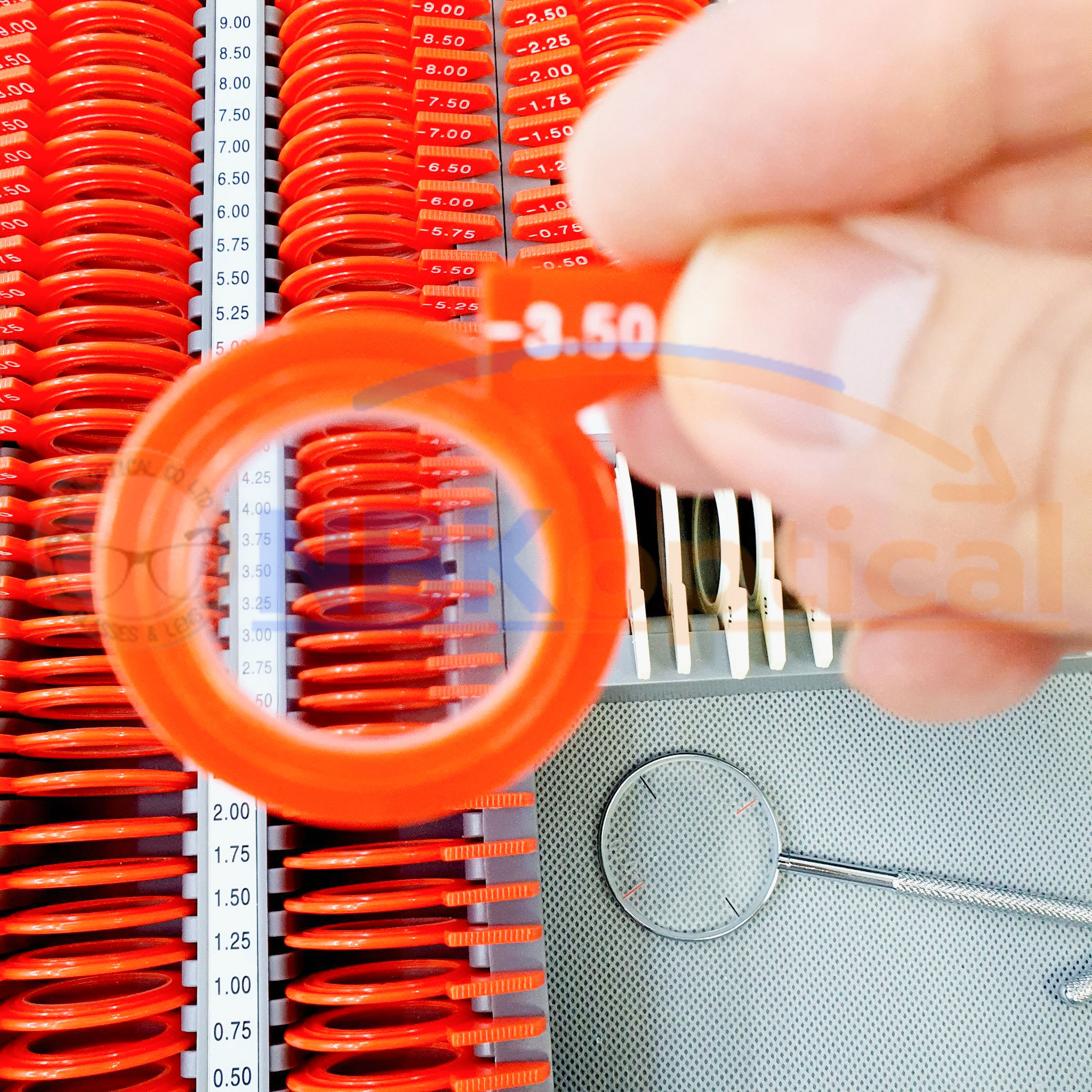 Trial lens set เลนส์เซ็ท ขอบพลาสติก เลนส์กระจก (PT L) +-2000 (กล่องอะลูมิเนียม) + (ครอสไซเลนส์เดอร์)