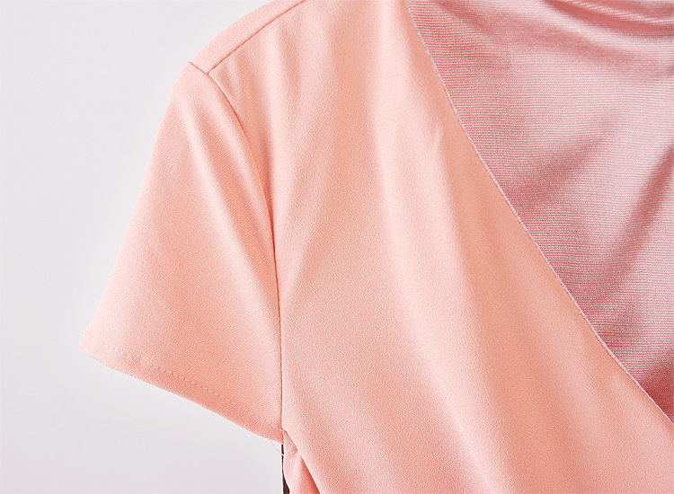 **พร้อมส่ง**เดรสผ้าซีฟองสีชมพูคอแหลมตัดป้ายจับจีบด้านหน้า แขนสั้นกระโปรงทรงเอ สวยเหมือนแบบค่ะ