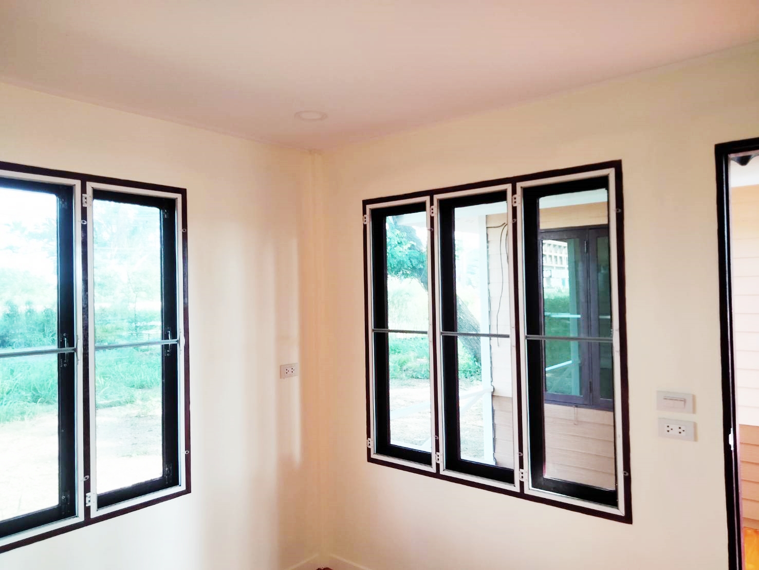 บ้านน็อคดาวน์ ขนาด 4*6 และ 3*4 พร้อมระเบียงกลางบ้าน