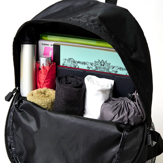 Coleman BRAND BOOK WHITE ver กระเป๋าเป้ใบใหญ่ ปักโลโก้แบรนด์ "Coleman" สีขาว บนผ้าสีดำ