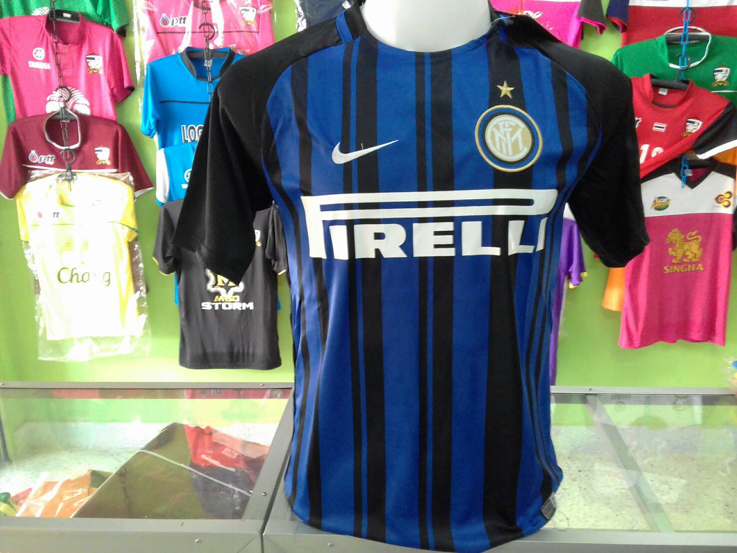 ชุดบอลทีมเหย้า Inter Milan 2017 -2018