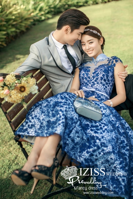 PW318 - **พรีออเดอร์** ชุดคู่ถ่ายพรีเวดดิ้ง (prewedding dress) & ชุดแต่งงานแฟนซี (Fancy wedding dress)ชายหญิง "ธีมสีน้ำเงิน"