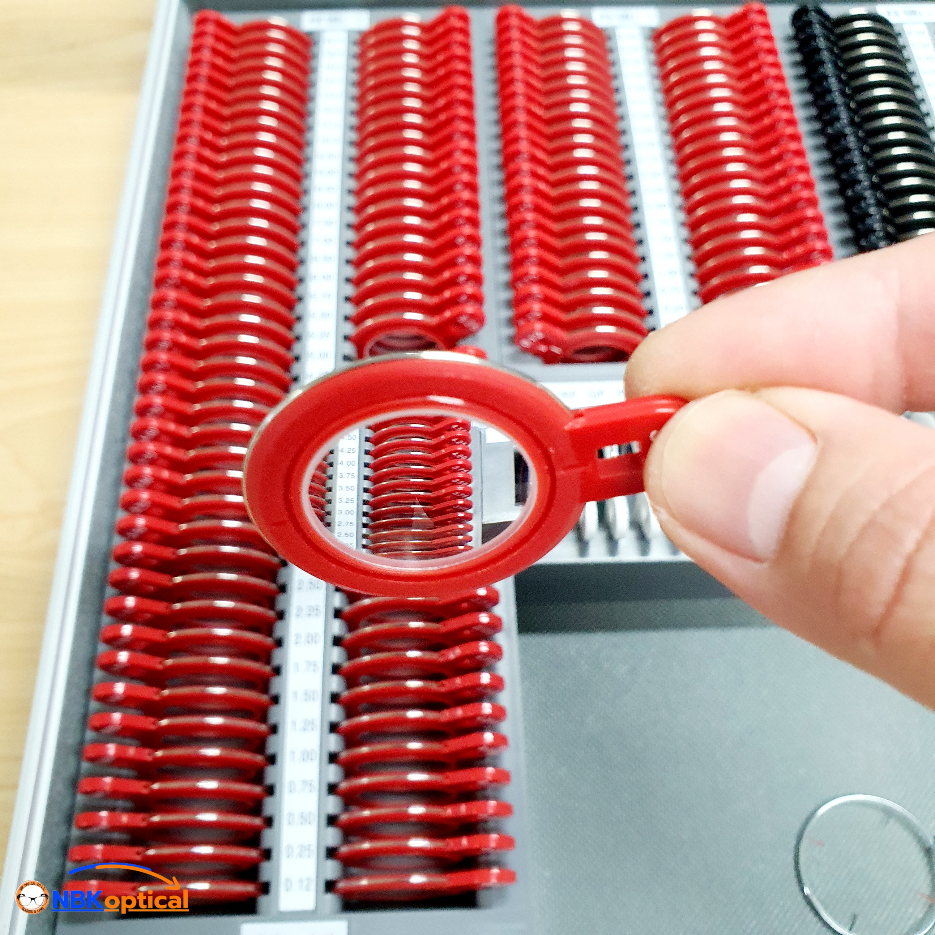 Trial lens set เลนส์เซ็ท ขอบพลาสติกริมโลหะ เลนส์กระจก (PT L) +-2000 (กล่องอะลูมิเนียม) + (ครอสไซเลนส์เดอร์)