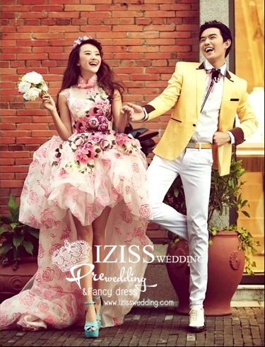 ***พรีออเดอร์***ชุดถ่ายพรีเว็ดดิ้ง (pre wedding dress) ชุดแฟนตาซีชายหญิง "ธีมสีชมพูเหลือง"