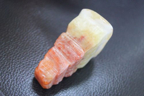 อาเกต (Agate) หินเนื้อหมูสามชั้น