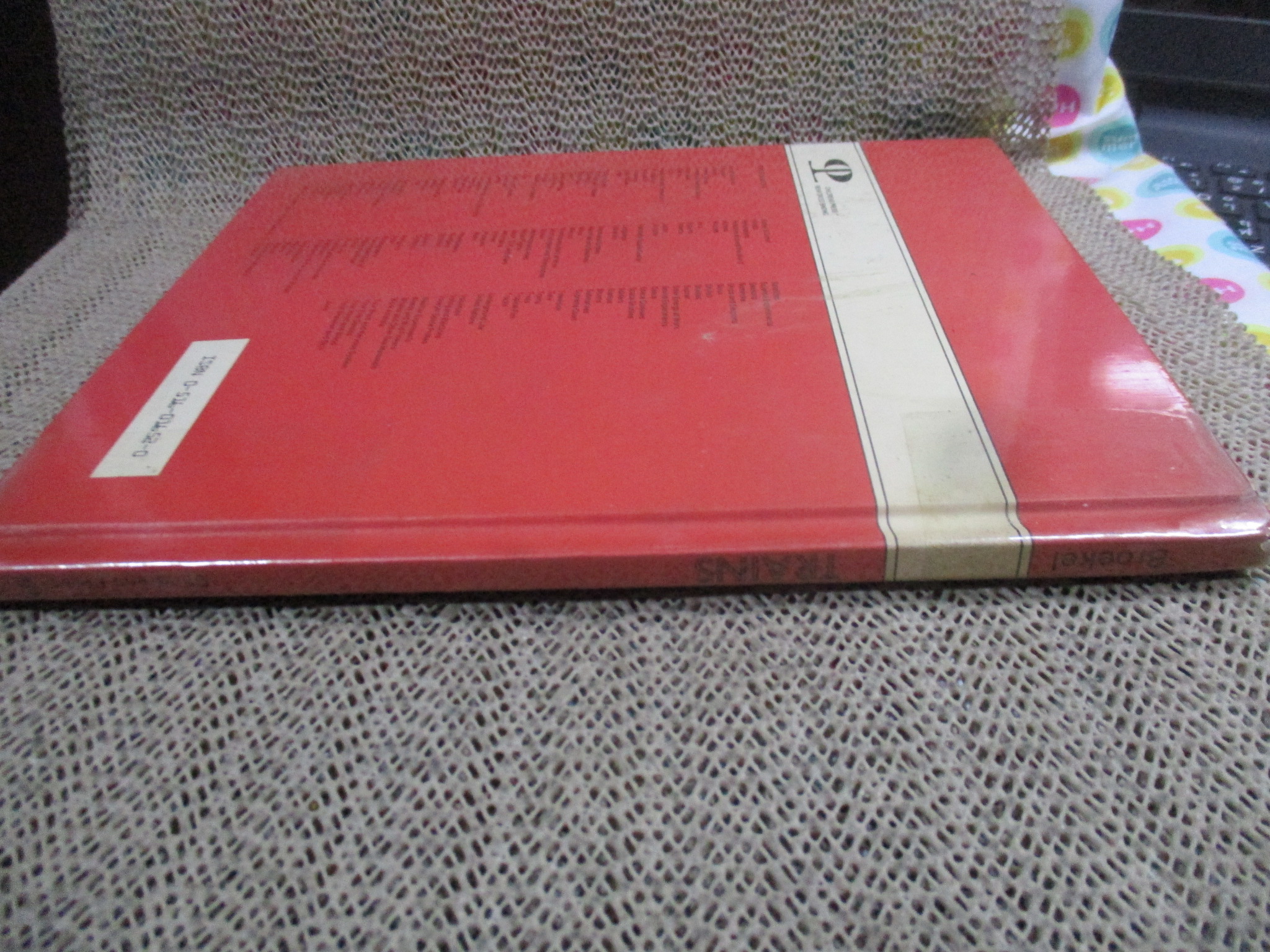 หนังสือ A New True Book : TRAINS (ภาษาอังกฤษ) กระดาษมีจุดเหลือง สภาพดี ห่อปกพลาสติก