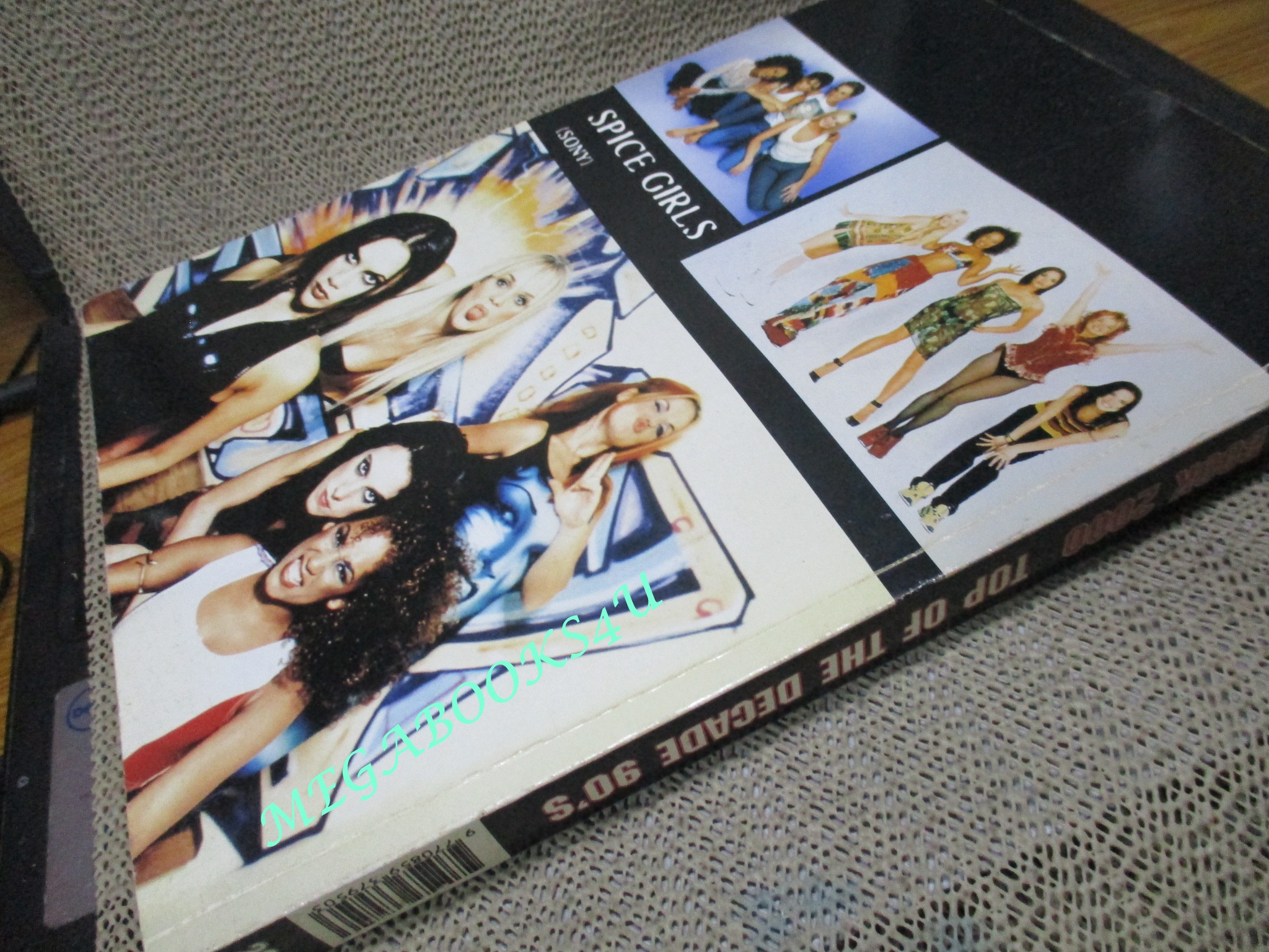 หนังสือเพลงพร้อมคอร์ดกีตาร์ THE GUITAR YEAR BOOK 2000