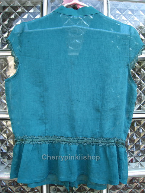 เสื้อแฟชั่น ชีฟอง สีเขียว มีลูกไม้ที่บ่า ผูกโบว์ที่เอว