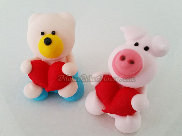 ตุ๊กตาไอซิ่งรูปหมีและหมูกอดหัวใจ ( 9 ชิ้น )