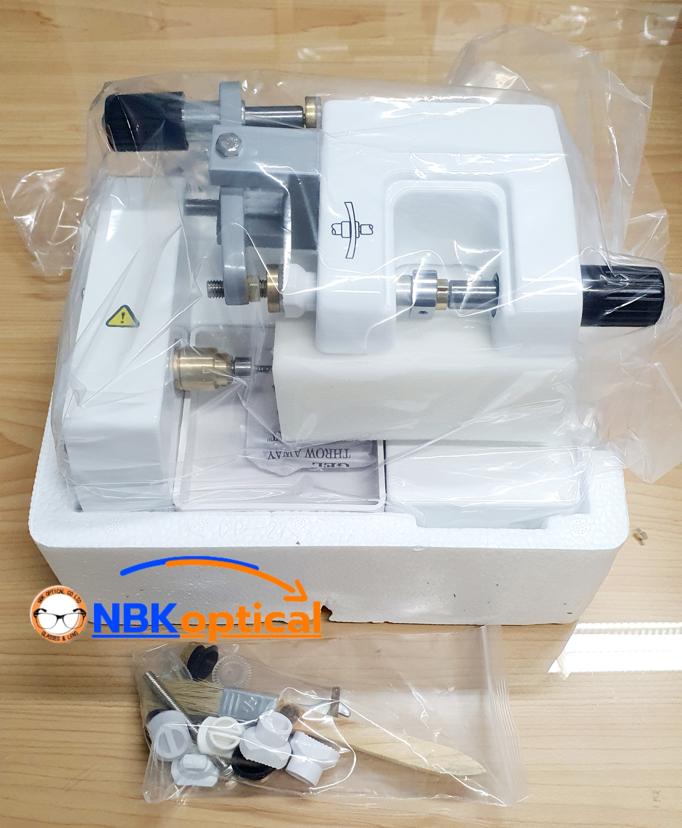 เครื่องตัดเลนส์ตามแบบ รุ่น CP-4A