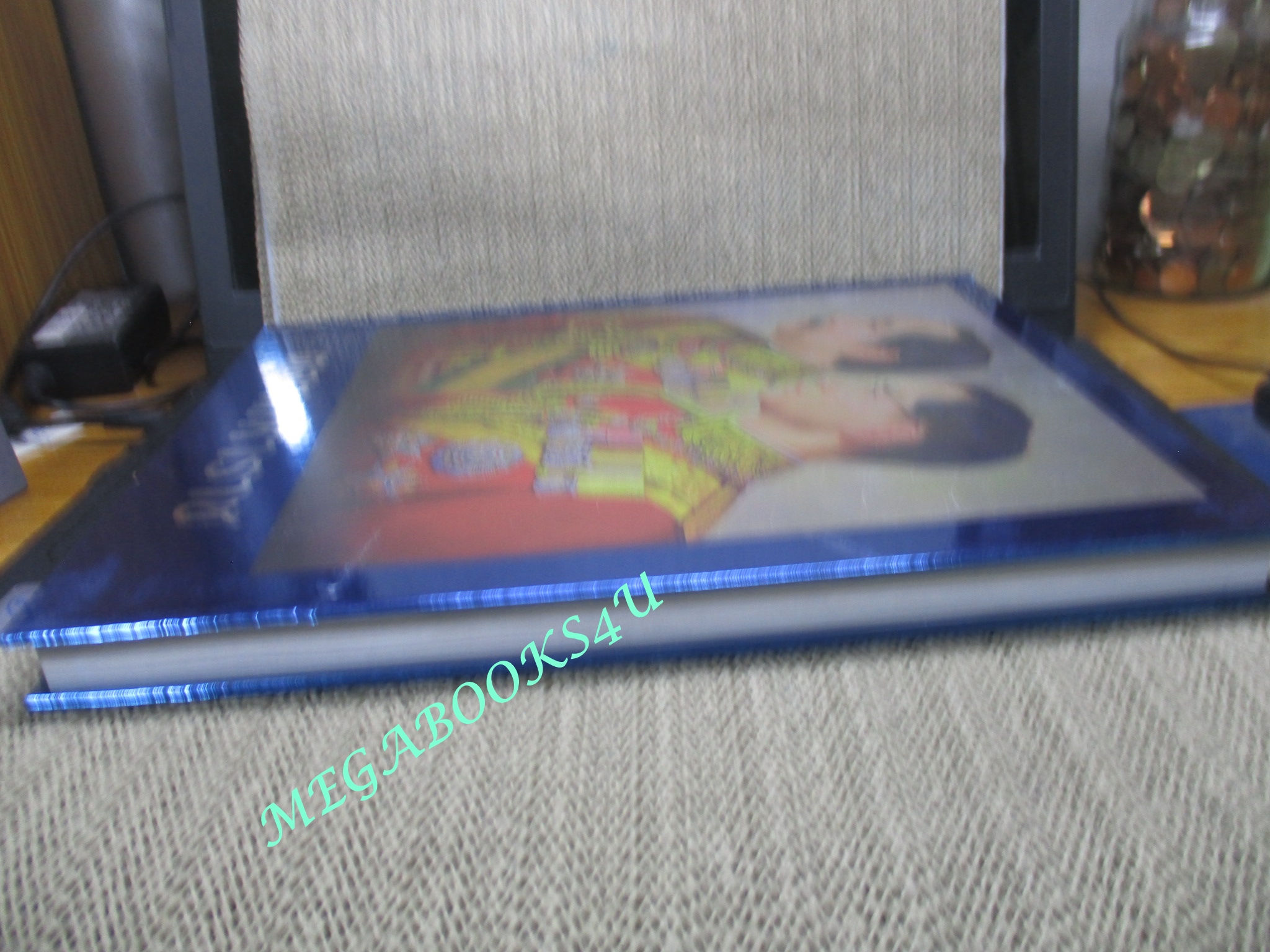 นิตยสารแพรว ฉบับพิเศษ ตุลามหาราช 2 ราชันสถิตนิจนิรันดร์ (ปกแข็ง)