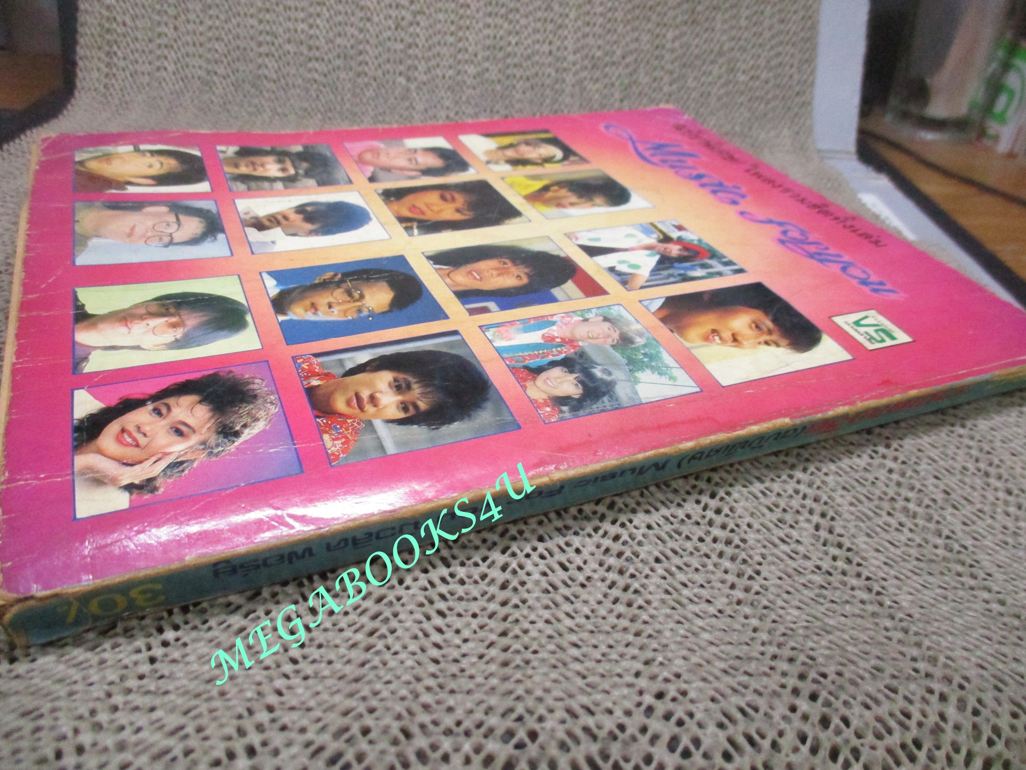 หนังสือเพลงพร้อมคอร์ดกีตาร์ MUSIC FOR YOU มีภาพคาราบาว(มีรอยกระดาษถลอก) รวมดาว สภาพพอใช้ เก่าหน่อย มีรอยเปื้อน ตามภาพ