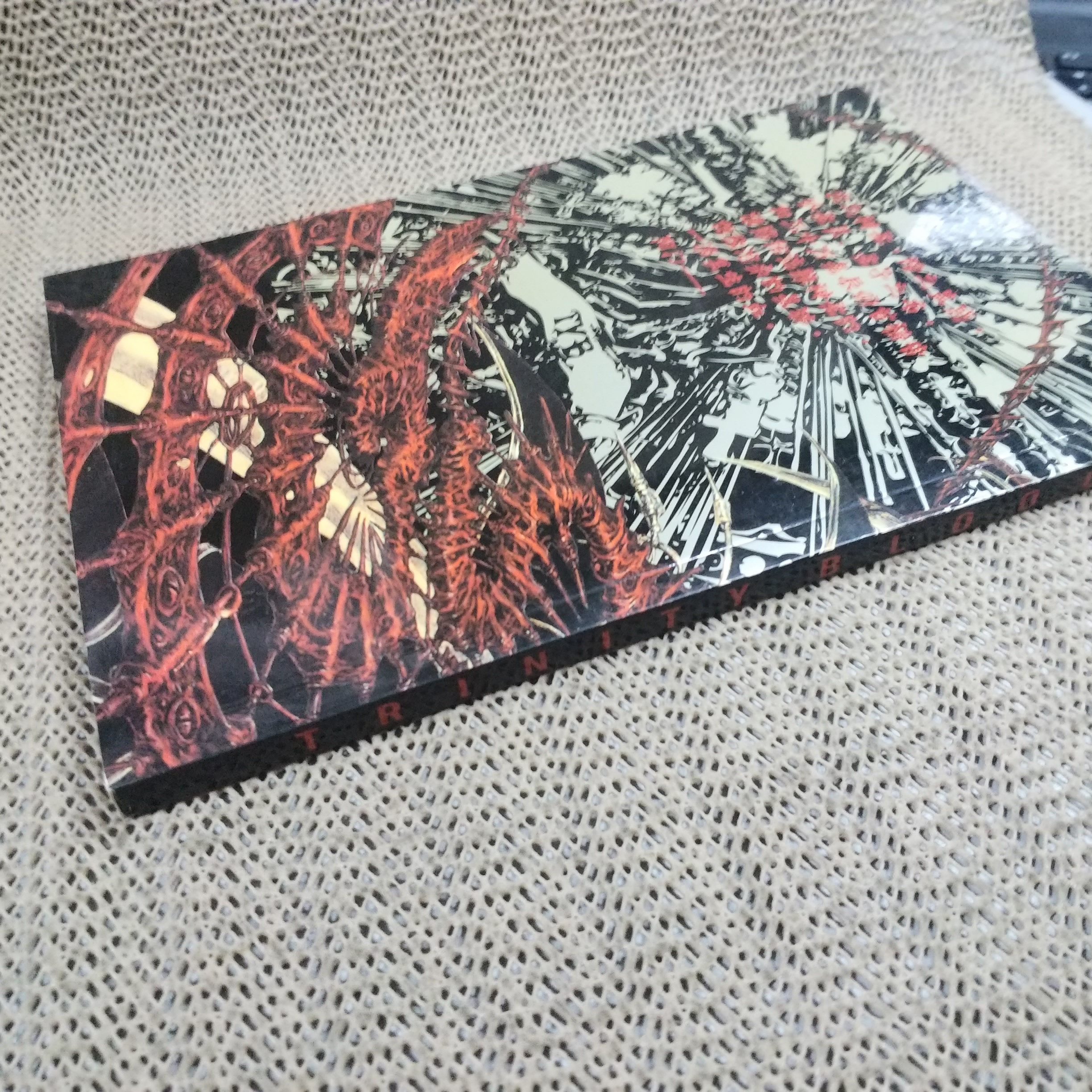 Trinity blood ภาษาญี่ปุ่น ข้อมูลตัวละคร สีทั้งเล่ม