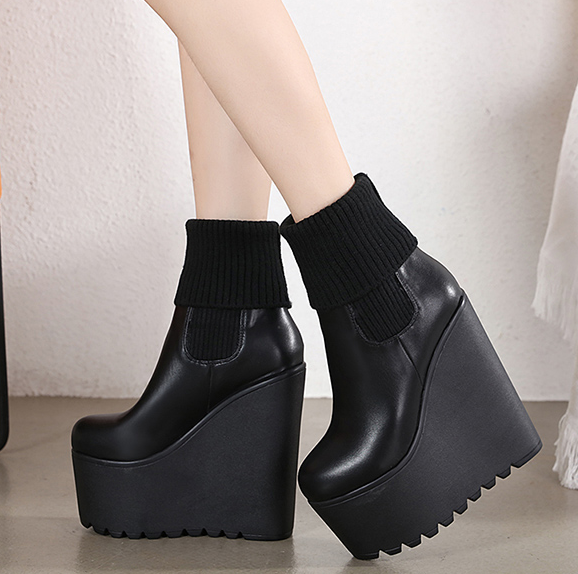 รองเท้าบูทผ้ายืดสีดำ ไซต์ 34-39 มี 2 รุ่น