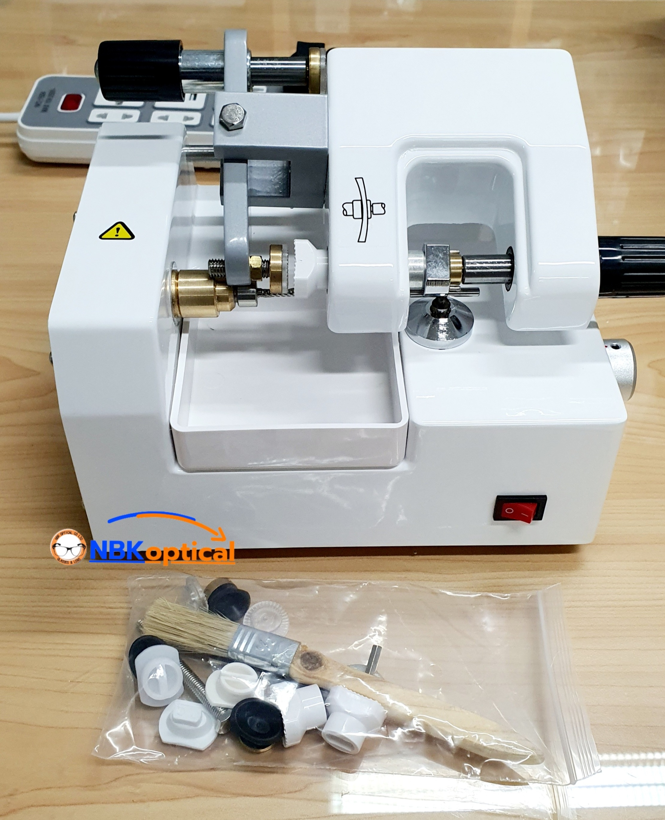 เครื่องตัดเลนส์ตามแบบ รุ่น CP-4A