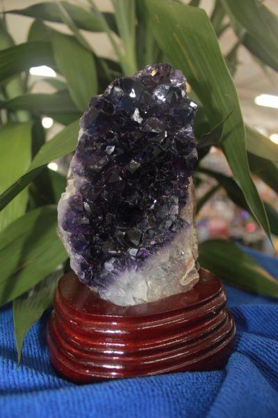 ก้อนผลึกอเมทริสจากอุรุกวัย (Amethyst From Uruguay)