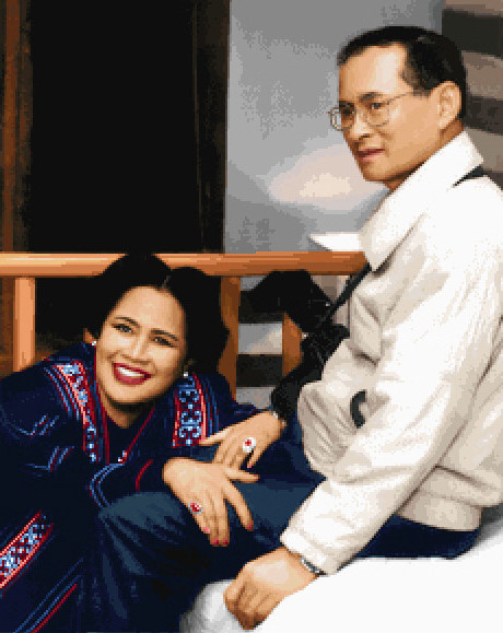 Pinn ในหลวง ร.๙-พระราชินี