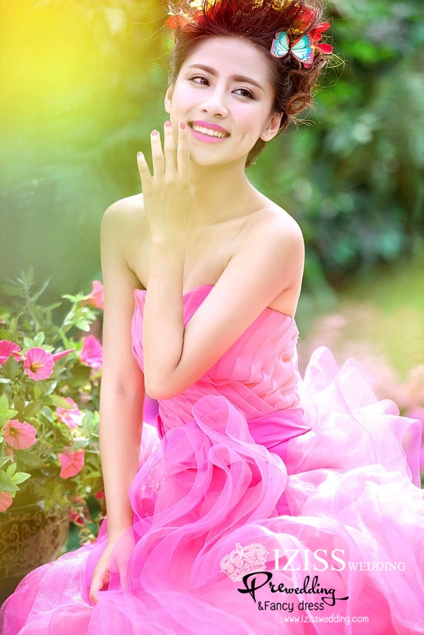 PW315 **พร้อมส่งเฉพาะชุดผู้หญิง** ชุดคู่ถ่ายพรีเวดดิ้ง (prewedding dress) & ชุดแต่งงานแฟนซี (Fancy wedding dress)ชายหญิง "ธีมสีชมพู-แดงน้ำเงิน"