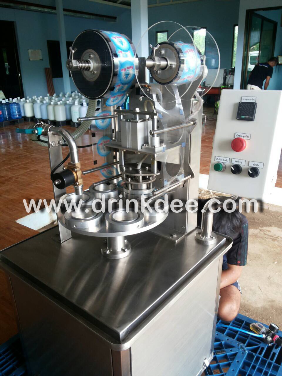 เครื่องบรรจุน้ำแก้ว (กึ่งอัตโนมัติ)