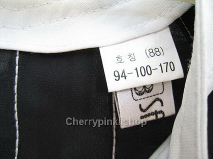 เดรสทำงาน สีทูโทน black & White ชุดเดรสคอวี Cutting เนี๊ยบ มีกระดุมหน้าเก๋ไก๋ ยี่ห้อ SABANA