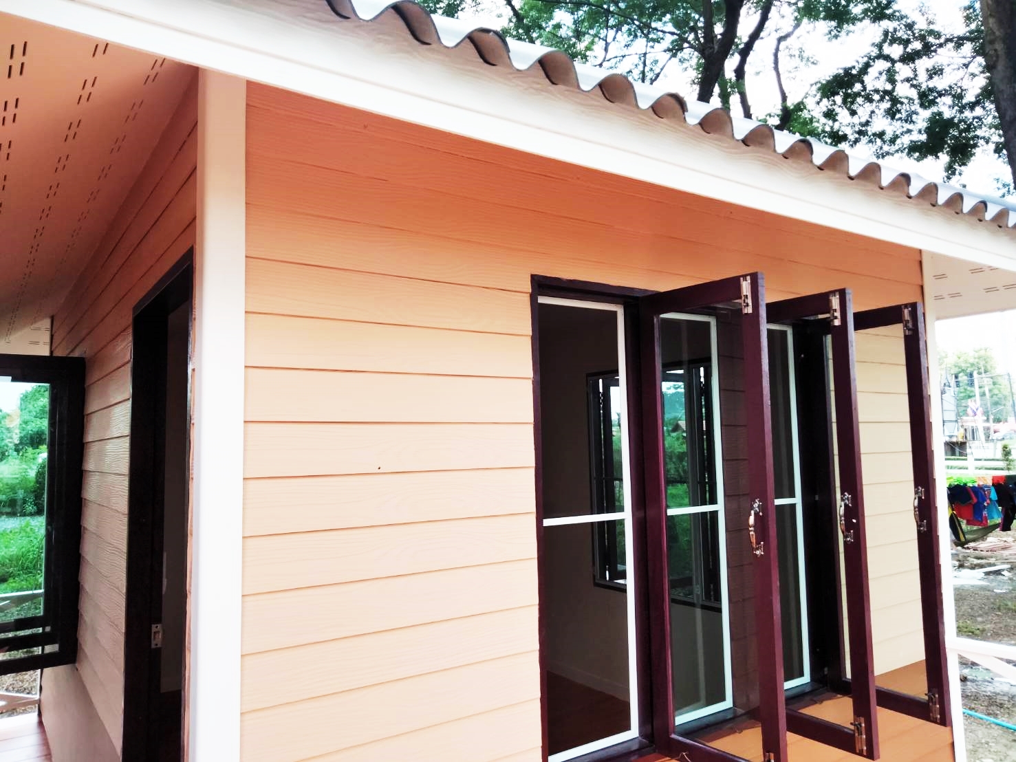 บ้านน็อคดาวน์ ขนาด 4*6 และ 3*4 พร้อมระเบียงกลางบ้าน