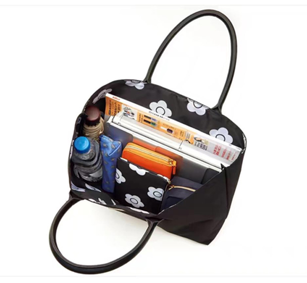 ***หมดแล้ว Mary Quant กระเป๋าโท้ท และ กระเป๋าลายเดซี่