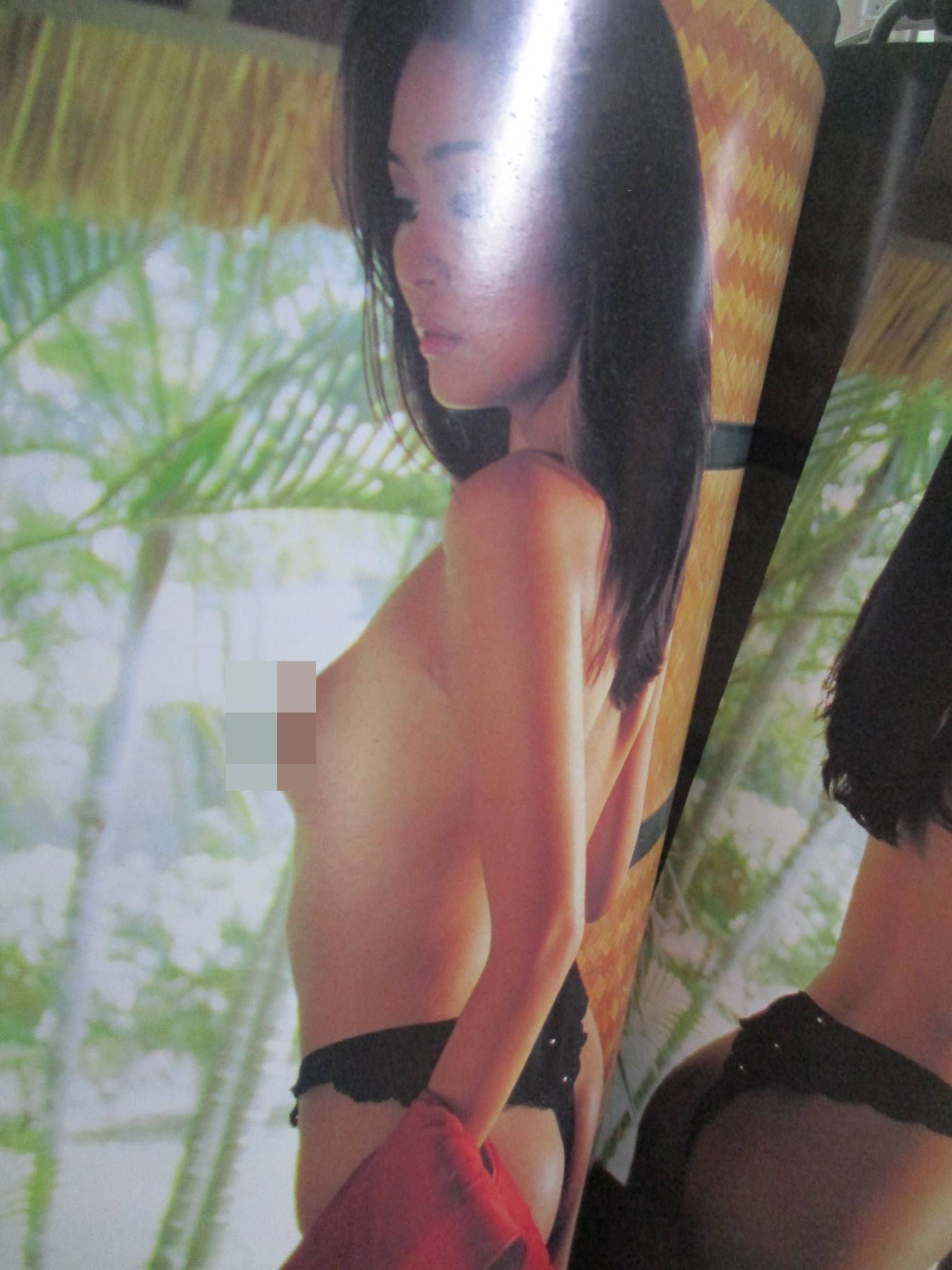 นิตยสาร VOTE No.02 นางแบบเปิดบน