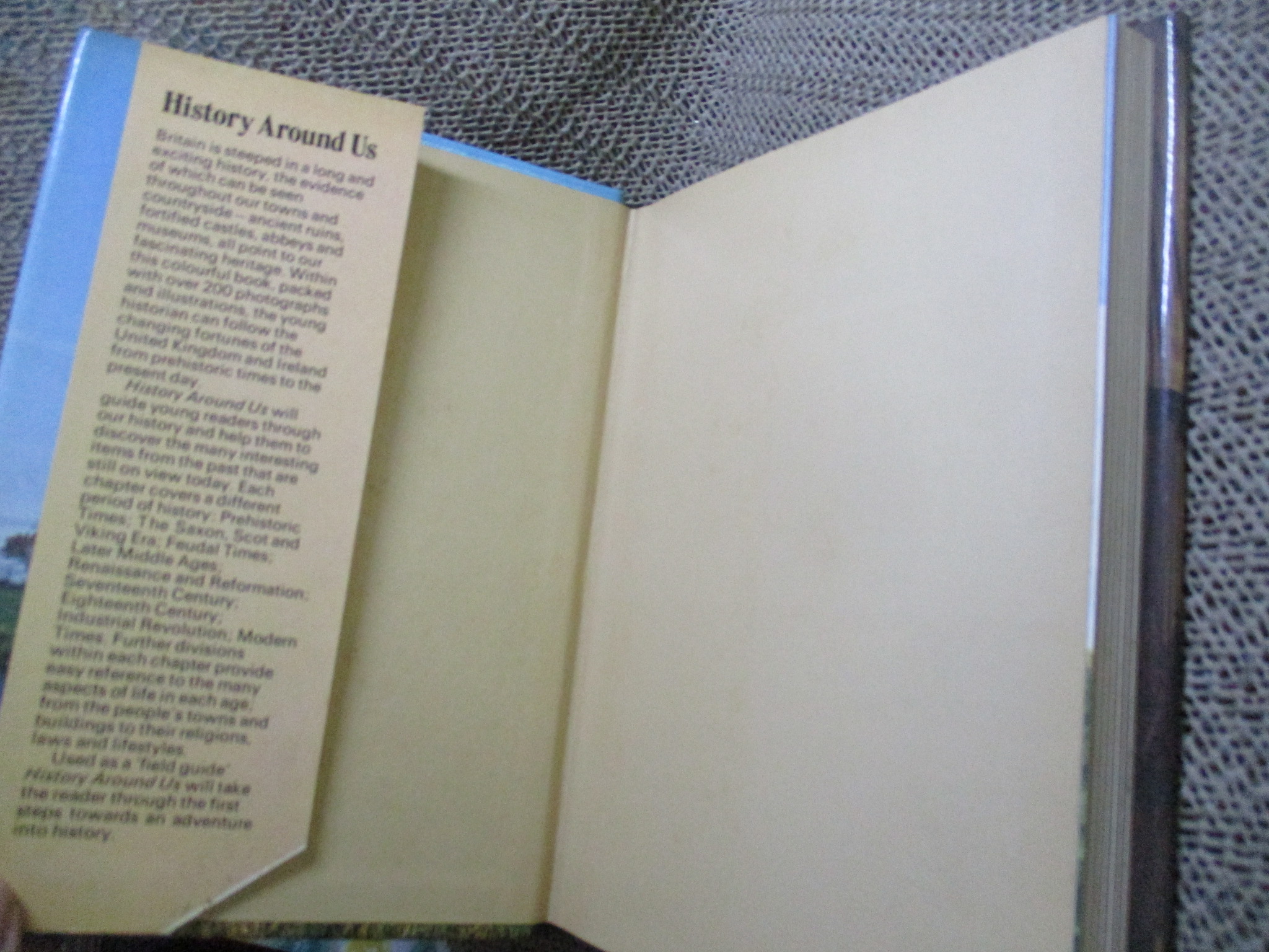 History Around Us By Harris Nathaniel (Hardcover) / HAMLYN