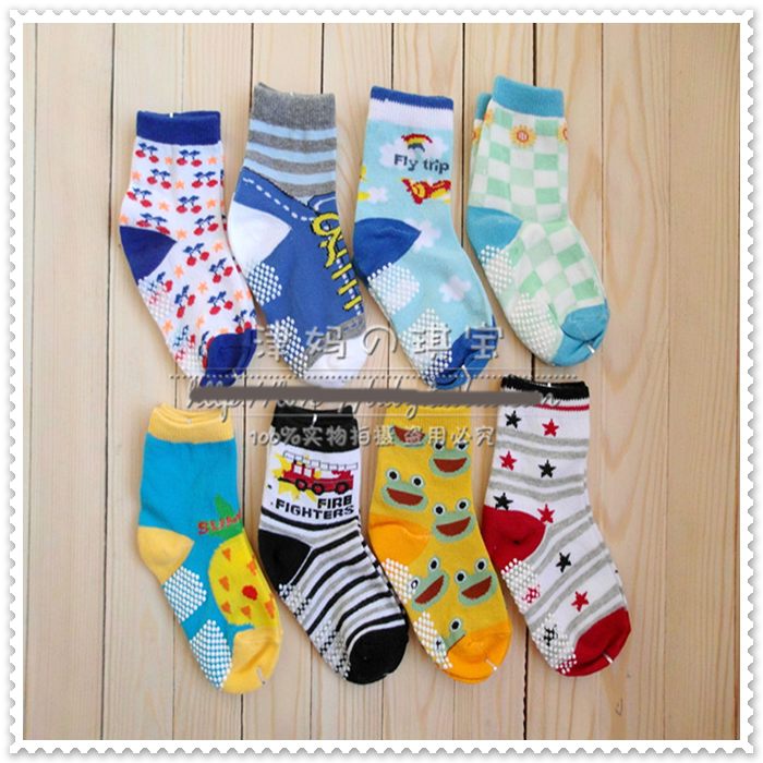 ถุงเท้า Nissen ลายน่ารักสีสันสดใสมีกันลื่น