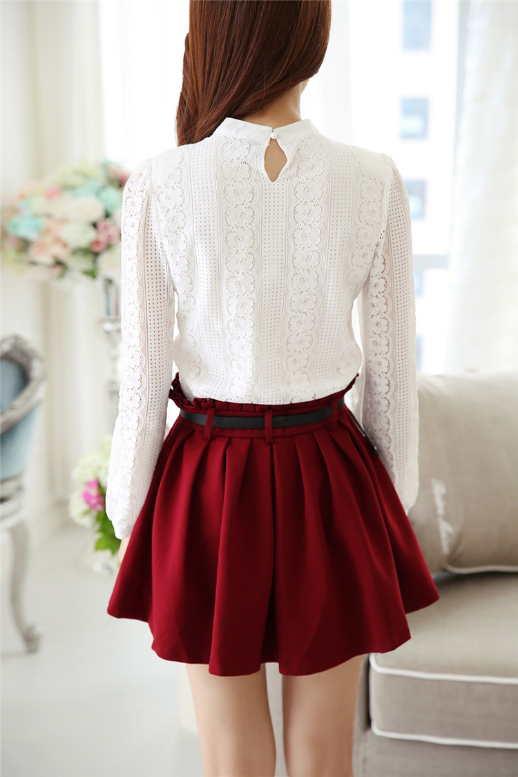 **หมดค่ะ**เสื้อใส่ทำงานผ้าคอตตอนสีขาวแขนยาว ดีเทลตกแต่งช่วงอกด้วยระบายแถบผ้าลูกไม้สีขาวสลับดำ ติดกระดุมรูปโบว์สีดำ สวยคุณภาพดีเหมือนแบบค่ะ