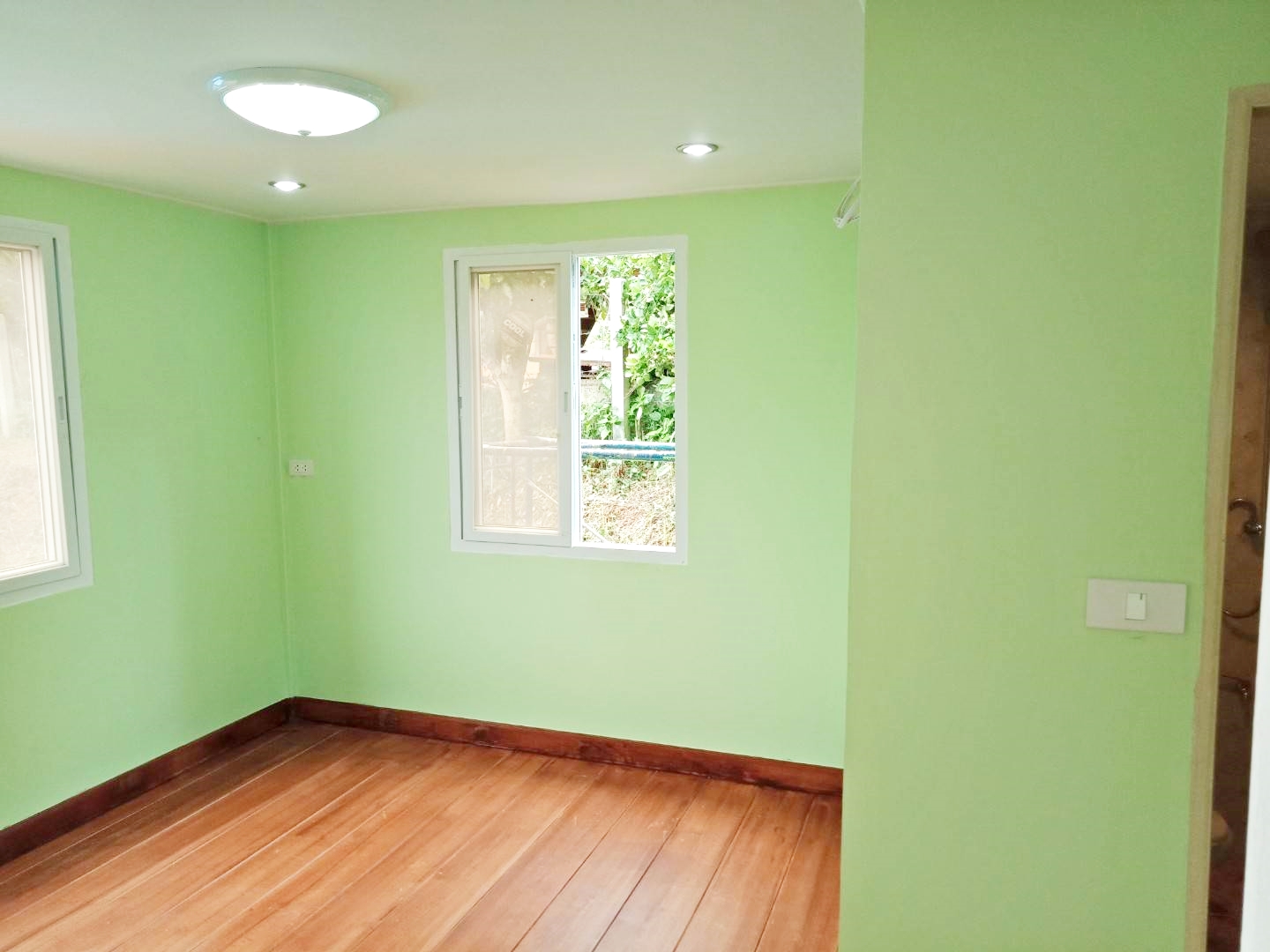 บ้านน็อคดาวน์ 2 ชั้น ขนาด ที่ 4*6 เมตร พื้นใที่ช้สวย และระเบียงทั้งชั่นบนแล้วชั้นล่าง