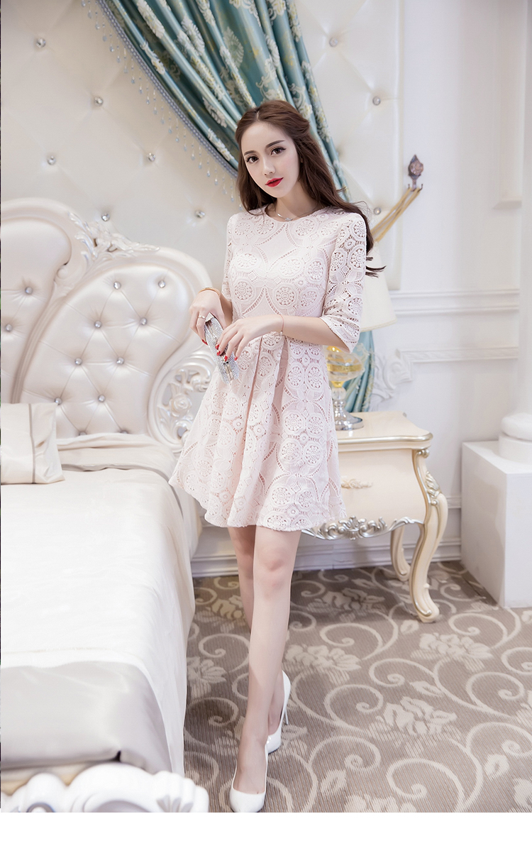 **หมดค่ะ**เดรสผ้าลูกไม้ถักสุดสวยสีชมพูอ่อน แขนยาวสี่ส่วน เดรสเข้ารูปช่วงเอว กระโปรงทรงเอ มีซิบด้านหลังลำตัว มีซับใน สวยมากๆๆค่ะ