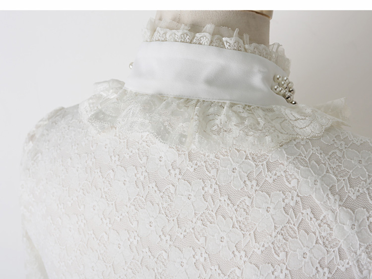 ***หมดค่ะ***เสื้อแฟชั่นผ้าลูกไม้เกาหลีแขนยาวสีขาว มีระบายรอบคอและหน้าอกมีซับใน เหมือนแบบค่ะ