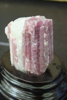 พิงค์ทัวร์มาลีน (PINK TOURMALINE)