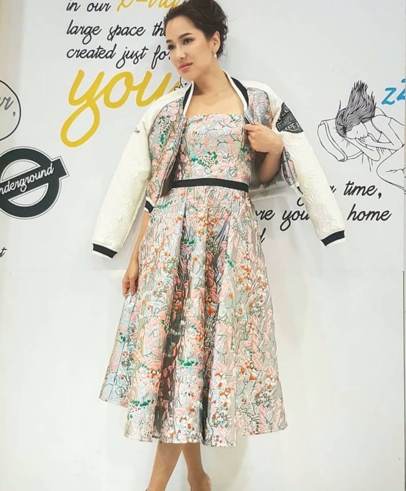 **สินค้าหมด**เดรสเกาะอกลายดอกไม้สวยหรู คาดอกดำ งานดี งานสวย งานดาราใส่เพียบ สวยแบบนี้อย่าพลาดค่า