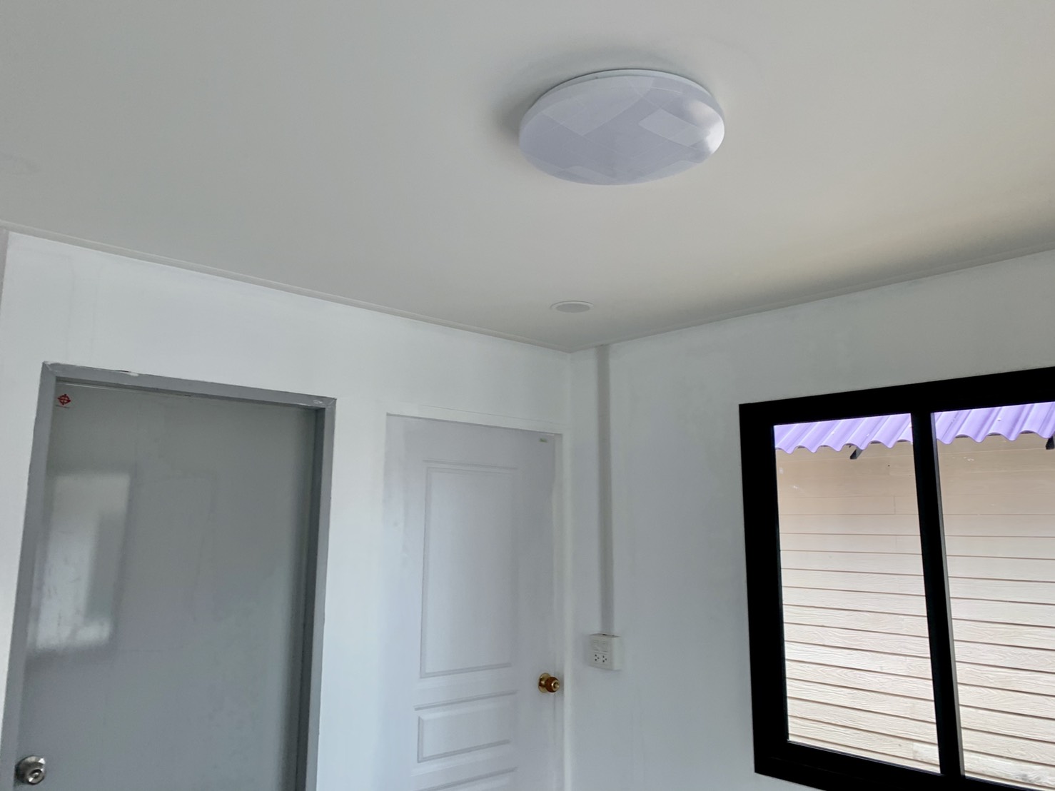 บ้านโมเดินร์ลอฟท์ ขนาด 3*4 เมตร 1ห้องนอน 1ห้องน้ำ ราคา175,000 บาท