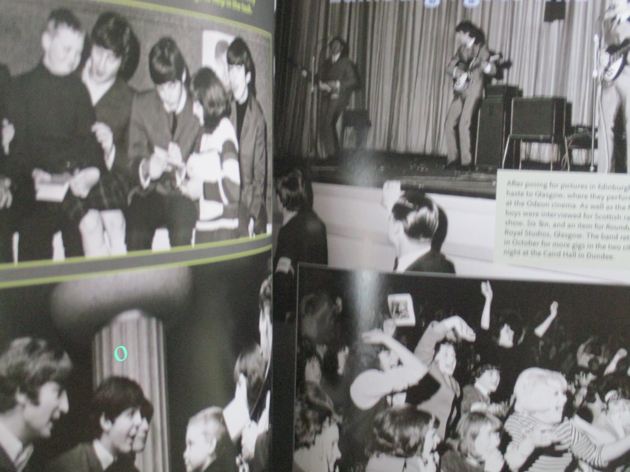 หนังสือประวัติ วงเดอะบีเทิลส์ THE BEATLES ARE COMING + CD