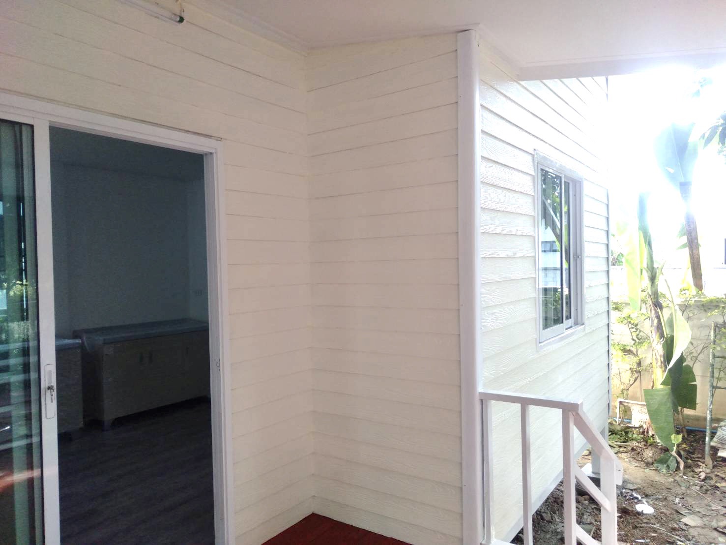 บ้านน็อคดาวน์ สไตล์โมเดิร์น ขนาดบ้าน 4*8 เมตร พร้อมระเบียง 2*3 เมตร ราคา 360,000 บาท